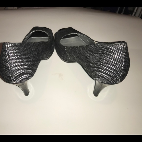 Women’s size (11m)Sam and Libby shoes - Picture 5 of 10